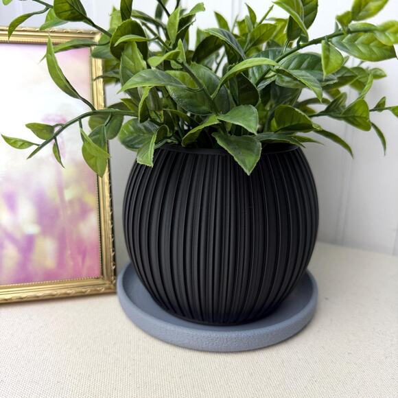 The Halo Planter, Indoor Flower Pot, Tabletop Planter, Ribbed Pattern - Picture 1 of 12